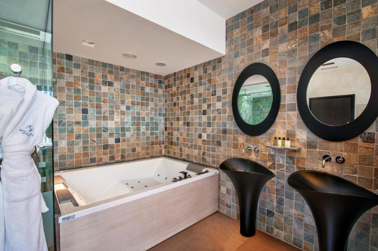 Suite Jacuzzi Heated Outdoor Pool